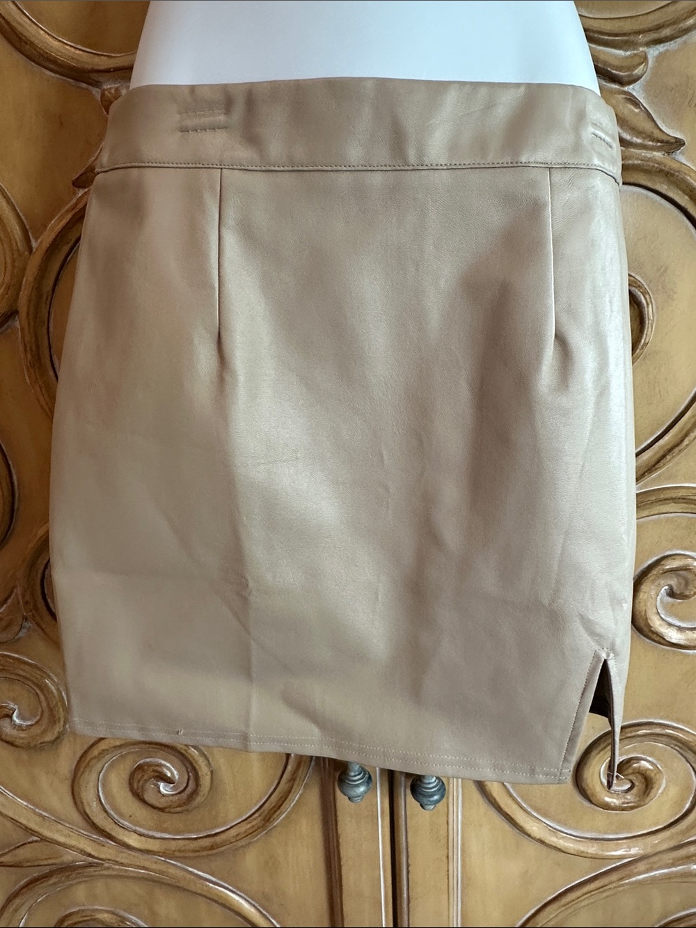 Lulu’s Women's Tan Leather Mini Skirt — Sleek Everyday Style